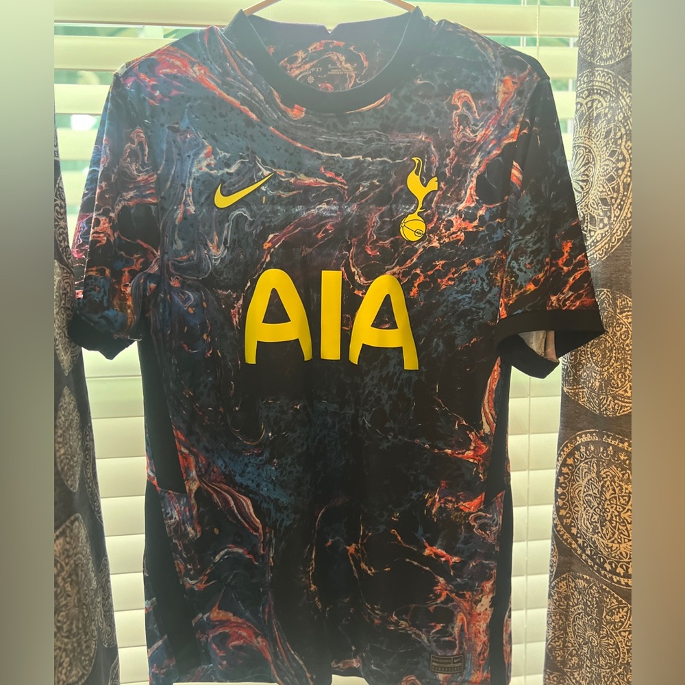 Nike Men's Tottenham Premier League AIA Blokecore Art Drill Jersey size MEDIUM
